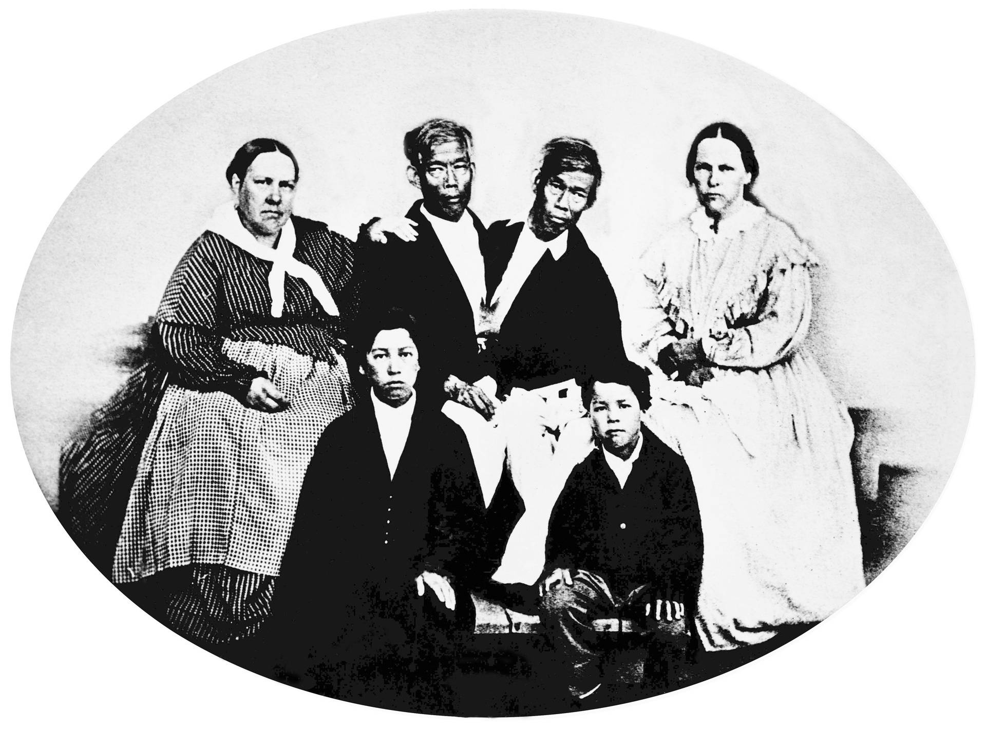 Thailand / USA: Chang and Eng Bunker with family members, 1865. On the right is Chang, his wife Adelaide, and their son Patrick Henry; on the left is Eng, his wife Sarah, and their son Albert