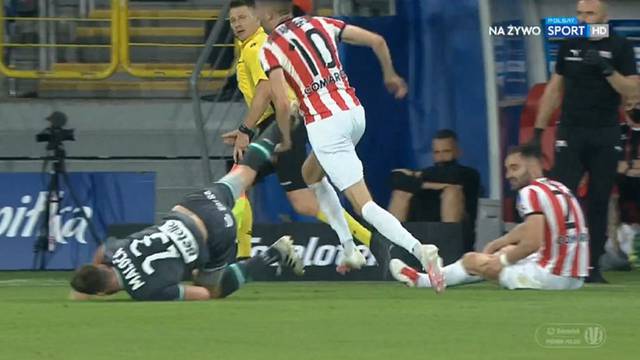 Bivši Hajdukov kapetan dobio crveni, protivnici su ga napali!