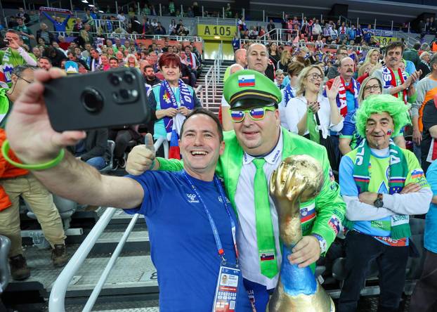 IHF Svjetsko rukometno prvenstvo 2025., Slovenija - Island