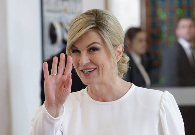 FOTO Ofarbali smo političarke! Pogledajte Kolindu kao crnku, a tek Mirelu Holy kao plavušu...