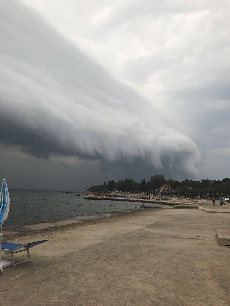 Olujni oblak iz Italije stigao u Istru: 'Cijelo nebo se zacrnilo'