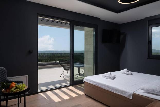 FOTO To je san snova za svakog muškarca! 'Vatreni' je izgradio vilu koja ima nogometni teren