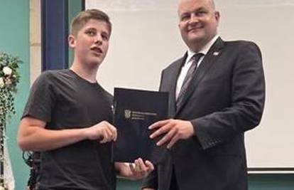 Ministar Šušnjar dodijelio 713 stipendija učenicima i svima poslao pismo sa zahvalama