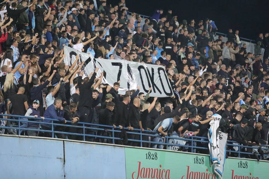 Vinkovci: Torcida bakljama gađala navijače Cibalije