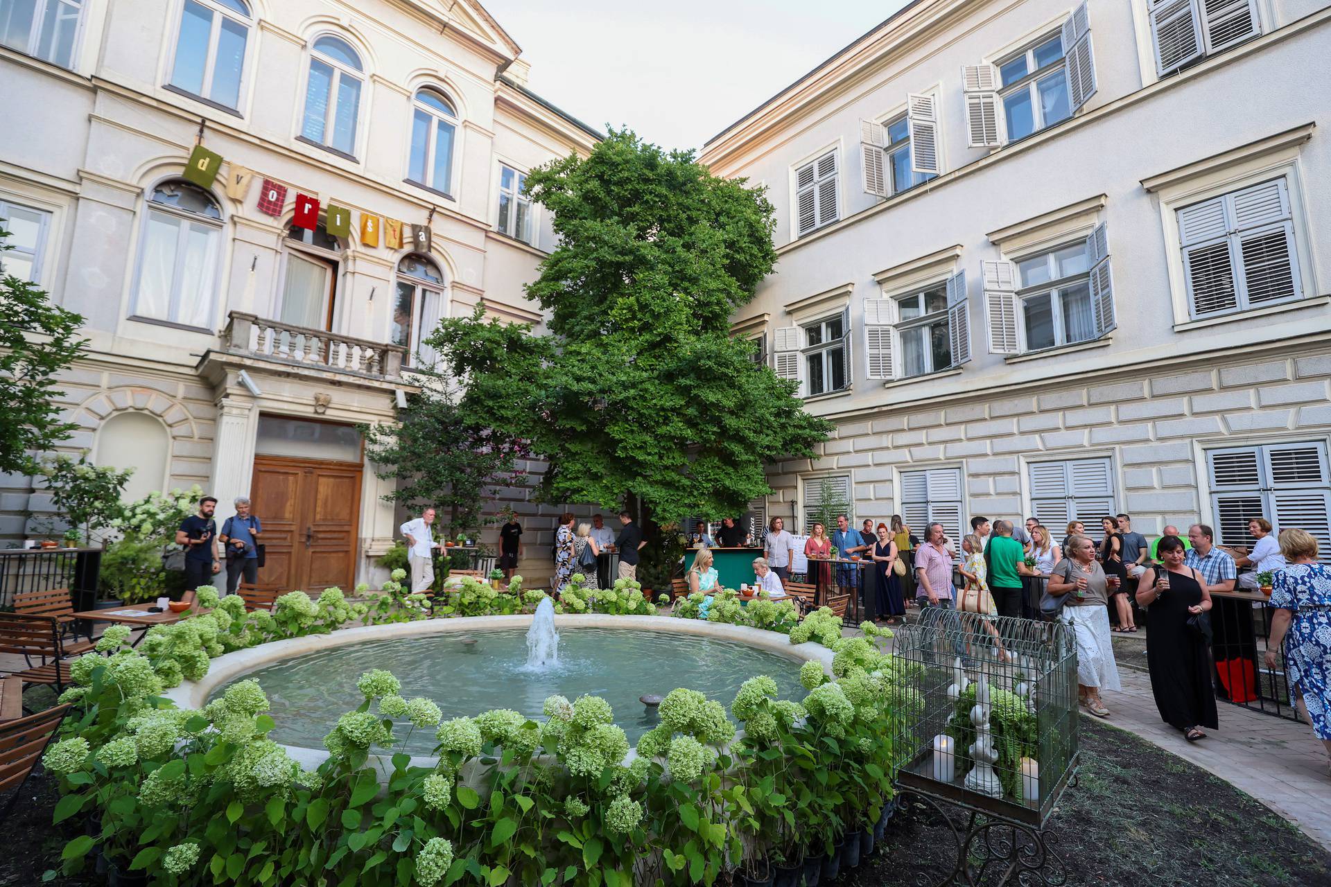 Zagreb: Svečano otvorena manifestacija Dvorišta 