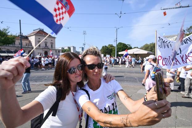 Zagreb: Okupljanje prosvjednika Hodaj za Liku, hodaj za Hrvatsku