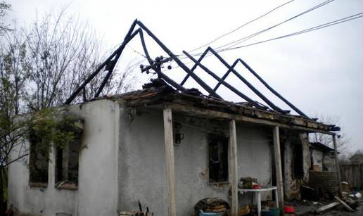 Majci i sinu izgorila cijela kuća dok su bili u gostima