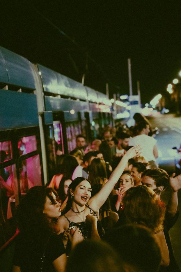 FOTO Ludilo na tračnicama! Ovaj party tramvaj u Zagrebu vozi vas direktno u ekstazu