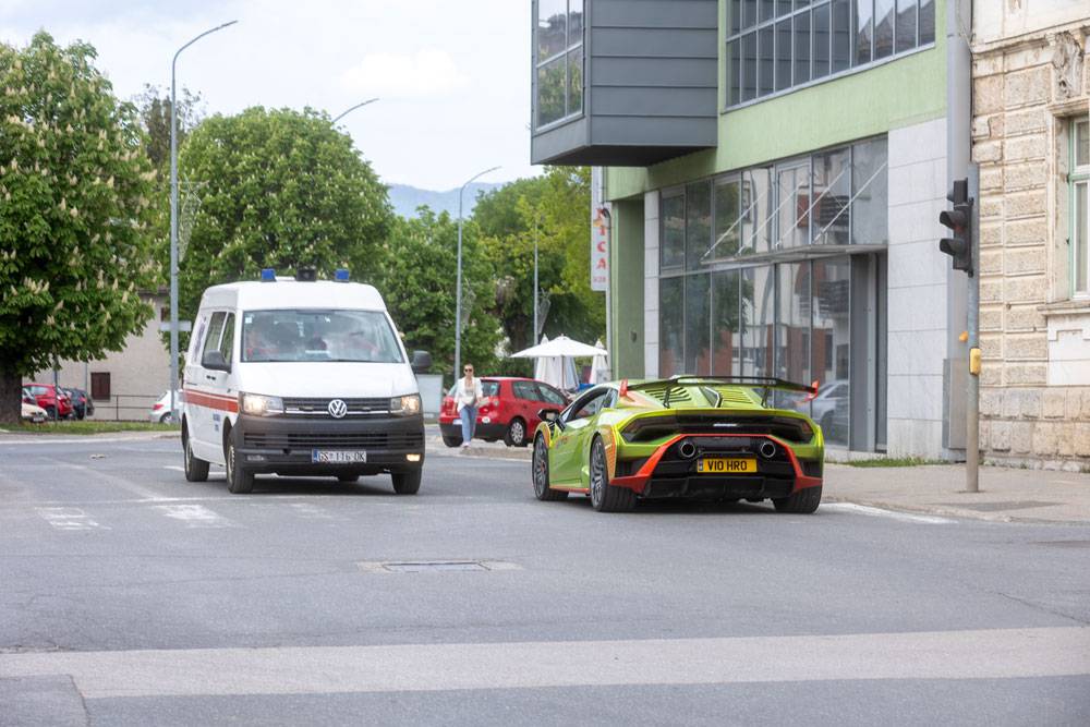 FOTO Kroz Gospić protutnjalo 50  nabrijanih Lamborghinija