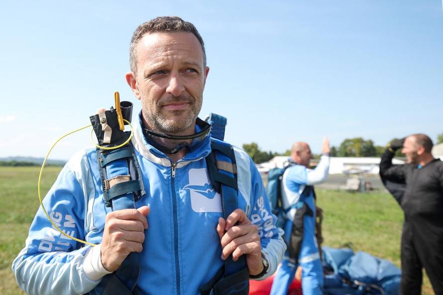 Šebalj skočio iz aviona: Koji stres, koji adrenalin! Ali ipak, ljubim zemlju po kojoj hodam