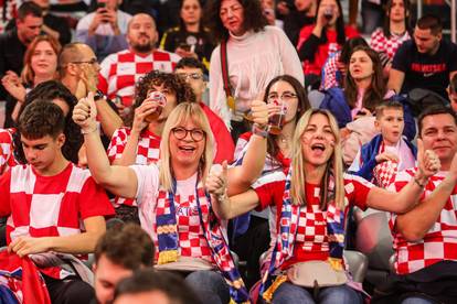FOTO Arena nije bila puna za utakmicu Hrvatske: Duvnjaku podignuli poseban transparent