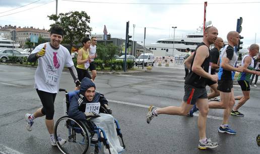 Trijumf prijateljstva: Istrčao je polumaraton gurajući prijatelja 