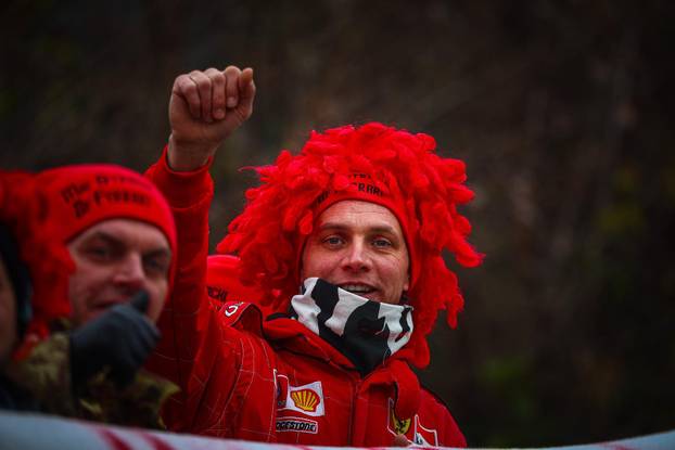 Prvi krug novog voza?a Ferrarija Lewisa Hamiltona tijekom dana testne vožnje u Fioranu