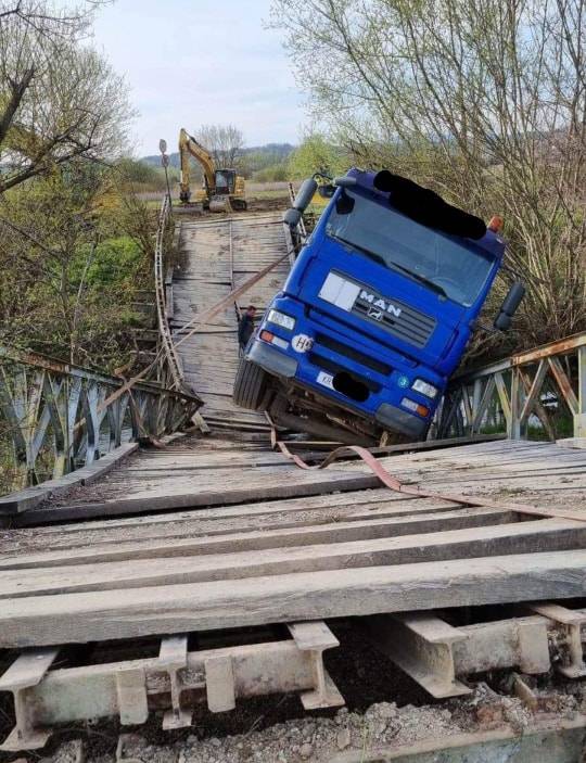 Urušio se most na rijeci Krapini, propao kamion. Policija: 'Došli smo na teren, a vozila nema...'