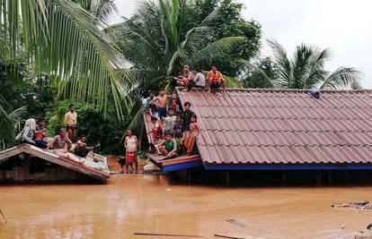 Voda poplavila bar šest sela, najmanje je 19 ljudi  poginulo