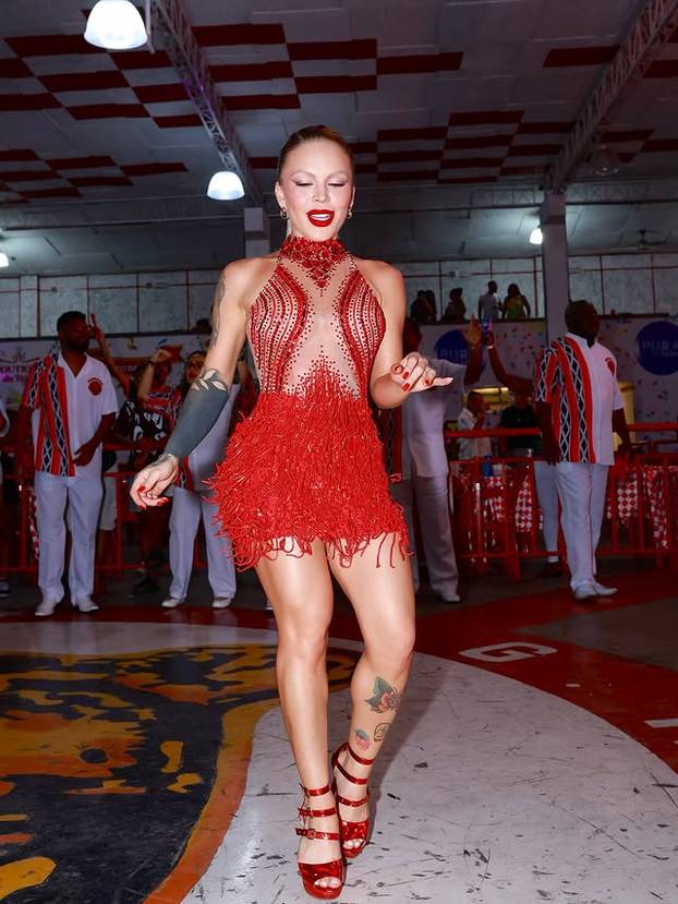 FOTO Slikala se gola na snijegu i riskirala zdravlje zbog fanova: 'Završila sam na hitnoj...'