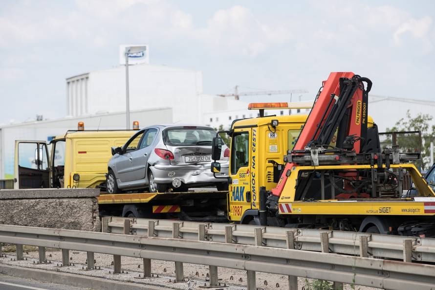 Zagreb: U lanÄanom sudaru na Slavonskoj aveniji sudjelovali autobus, kombi i viÅ¡e osobnih vozila