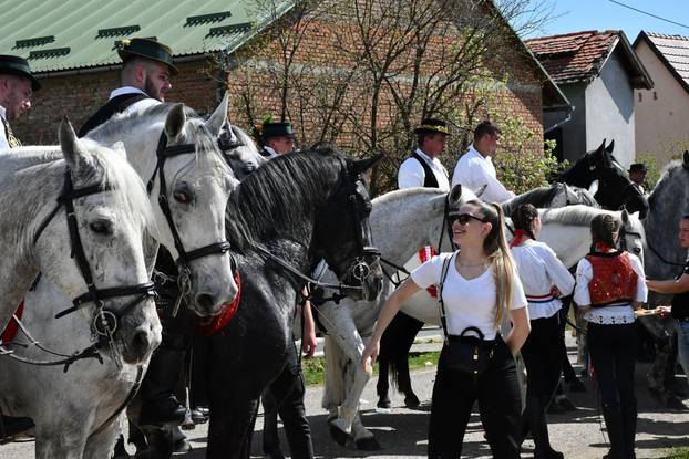 U Velikoj Kopanici održana manifestacija Uskrsno jahanje 