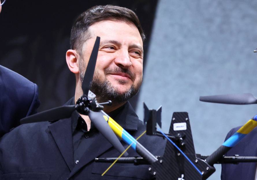 Ukrainian President Zelenskiy visits Quantum Systems firm