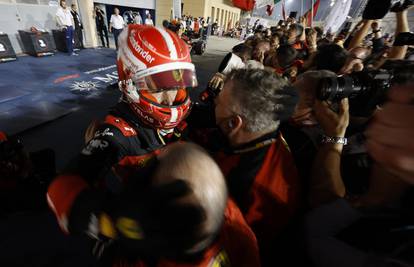 VIDEO Ferrari izdominirao prvu utrku sezone! Leclerc slavio, Hamilton sretno na postolju