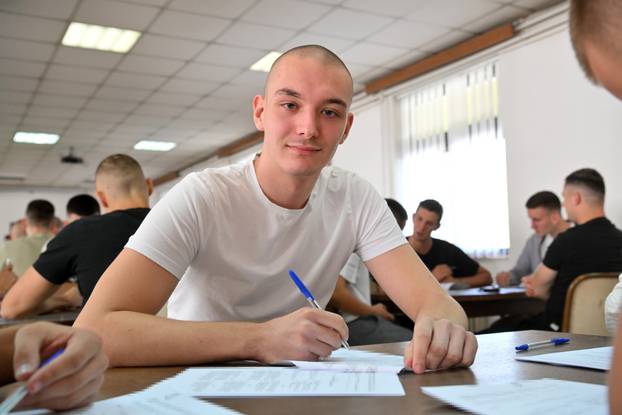 FOTO Pogledajte buduće vojnike i vojnikinje Hrvatske vojske