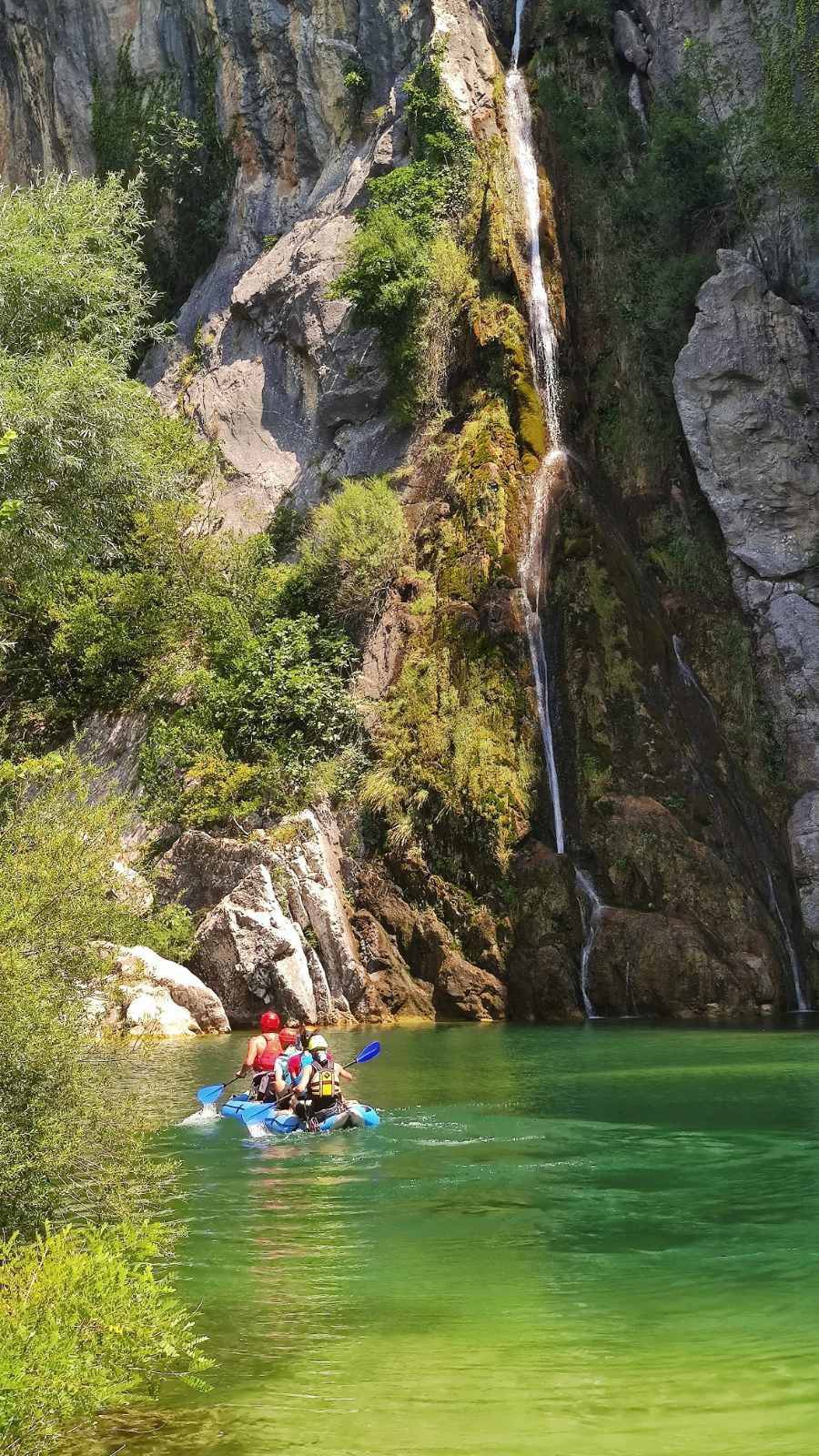 Turist se onesvijestio u kanjonu Cetine: Spustili ga niz stijenu visine 15 metara i predali Hitnoj