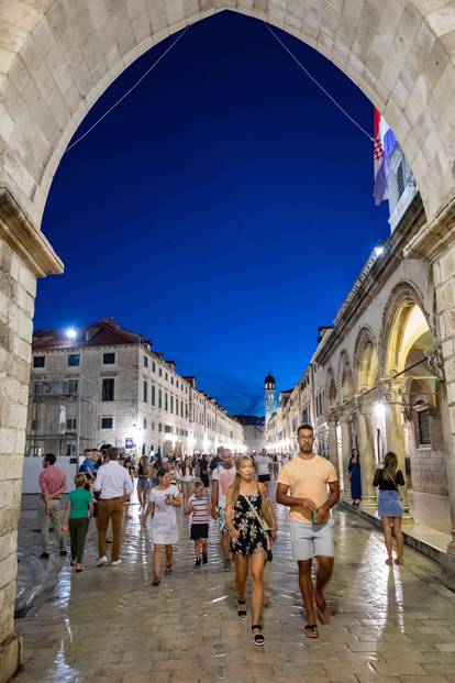 Dubrovnik: Noćni život grada svakim danom sve je bogatiji