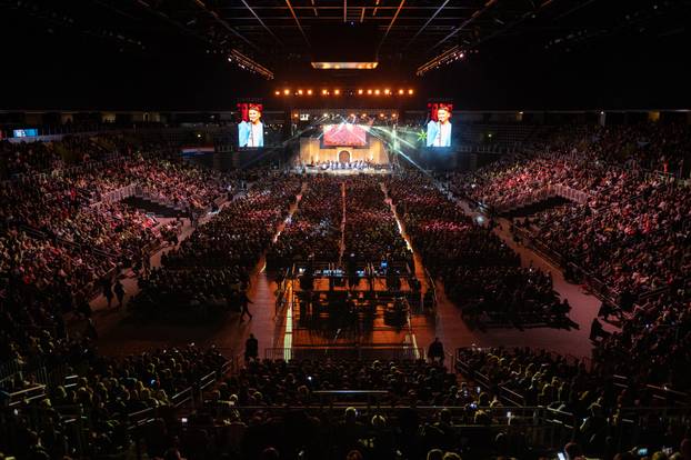 Zagreb: Tomislav Bralić i klapa Intrade proslavili 40 godina karijere u Areni Zagreb