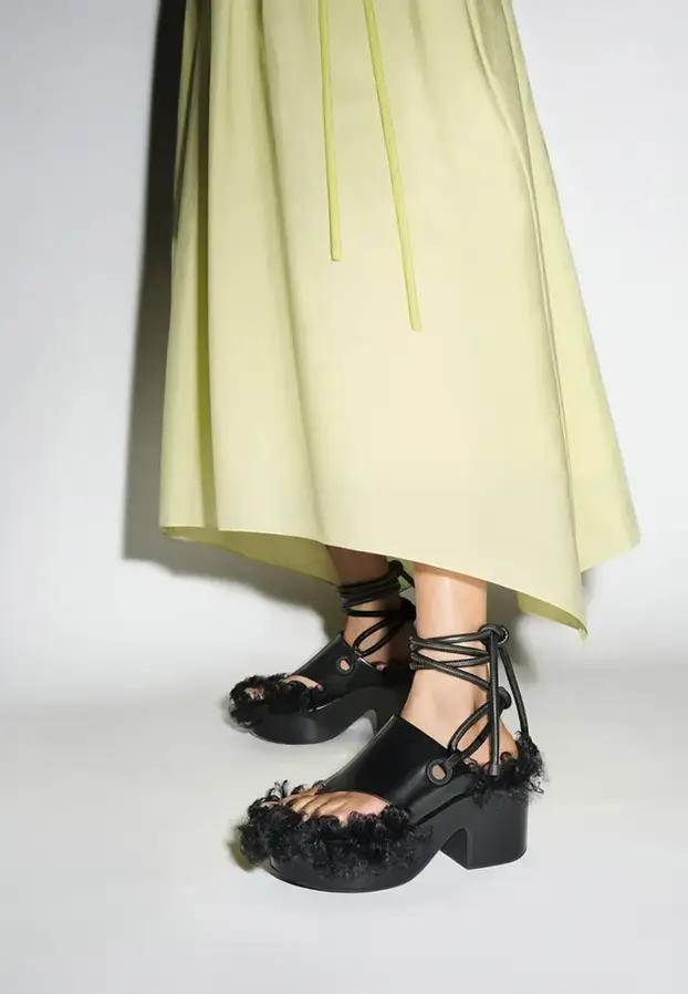 FOTO Biste li kupili sandale s perjem koje stoje preko 200 €?