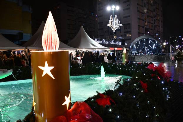 FOTO Advent u Slavonskom Brodu: Dvije lokacije, nove atrakcije i nezaboravni doživljaji
