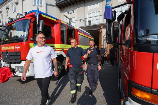 Stipe Miočić prvi se put u životu spustio niz šipku u vatrogasnoj postrojbi Zagreb