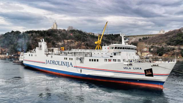 Popravka trajekta još traje, nije ugrožen promet Split -Vela Luka