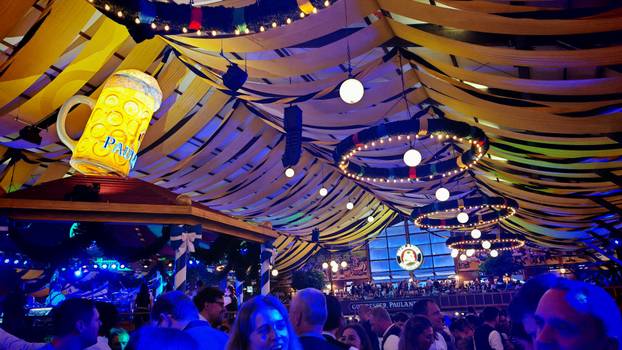 FOTO 24sata na Oktoberfestu:  Evo koliko košta krigla pive!