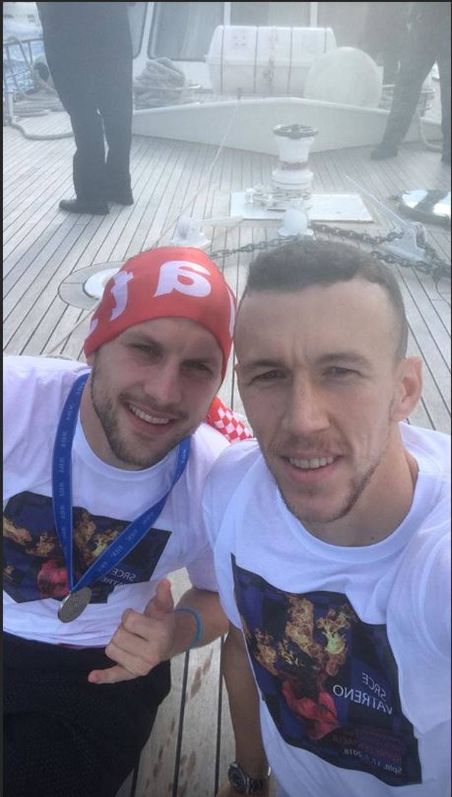 Dok se Modrić i Kova opuštaju, Perišić se 'razbacuje' na podiju