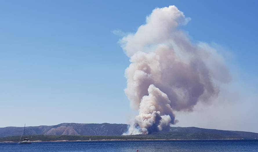 Evakuirali stanovnike sela kod Drniša: 'Ovo je velika nesreća'