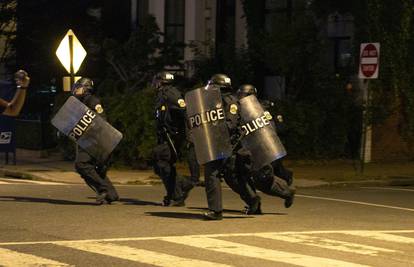 Prosvjedi u SAD-u izmaknuli su kontroli: Projurio kroz raskrižje i namjerno pokosio policajca