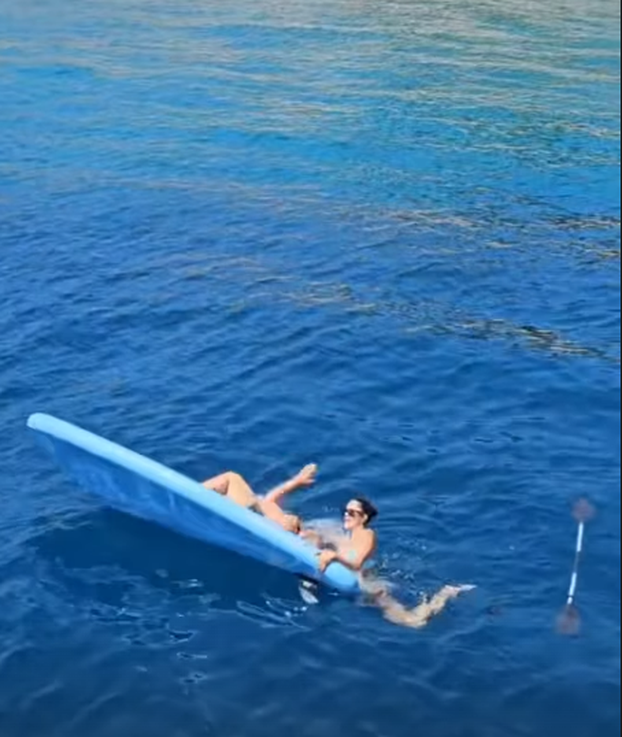 Vruće ljetne igrice Ive Todorić i prijateljice na obali: Pokazala je figuru u badiću, bila na SUP-u...