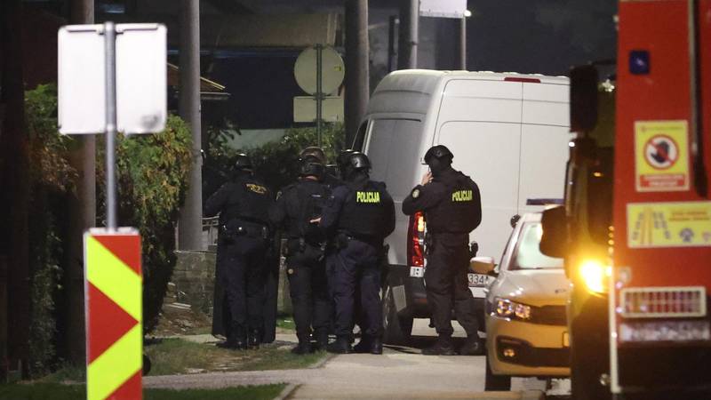 FOTO/VIDEO Okončana drama u Velikoj Gorici. Policija privela muškarca: 'Bili su i specijalci...'