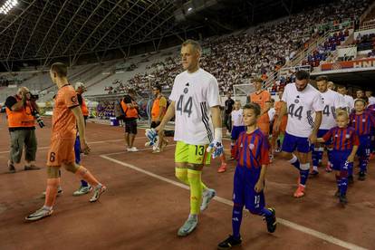 FOTO Hajduk nije zaboravio Vuškovića: Igrači mu izrazili podršku posebnim majicama