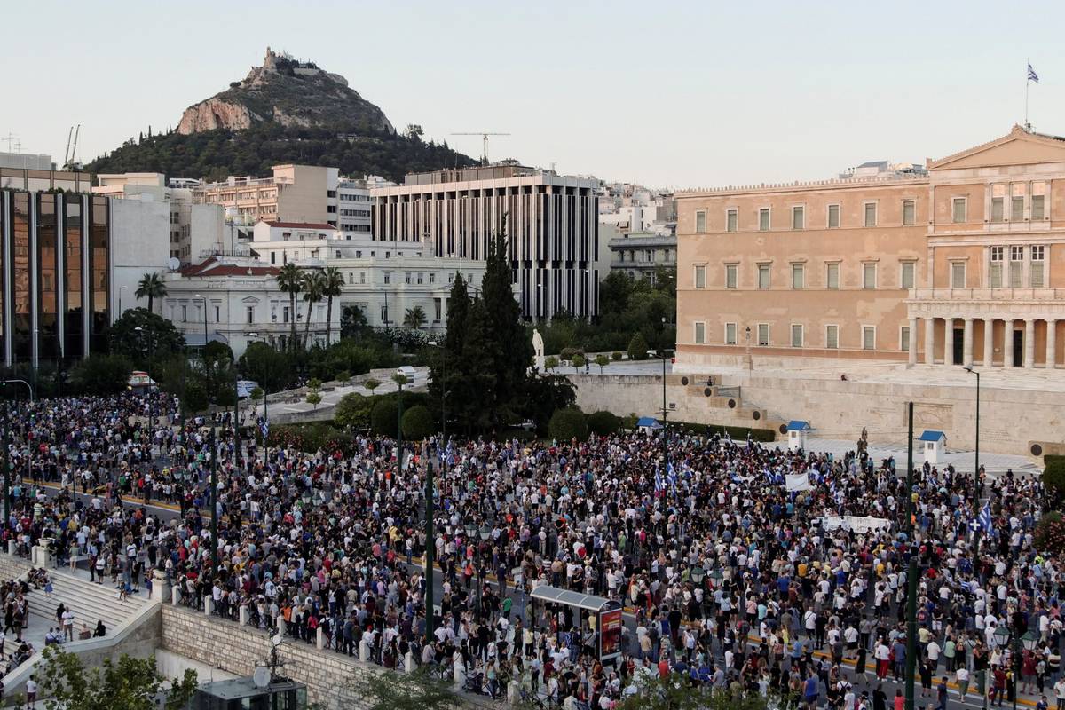 Tisuće protivnika cijepljenja u Ateni tražile ostavku premijera