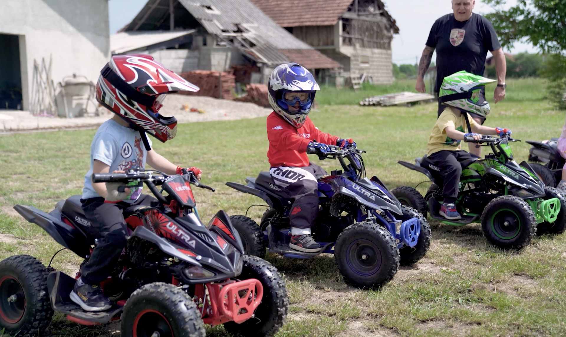 S četiri godine voze pravi quad: 'Više ne pitaju za čokoladu, samo jesmo li im kupili benzin'