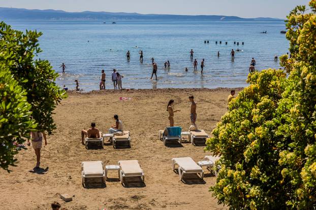 Split: Proljetni ugođaj na plaži Bačvice