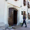 Policija upala u gradsku upravu u Slavonskom Brodu