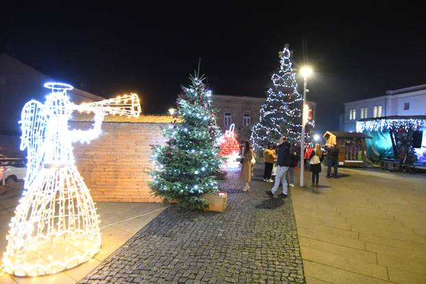 Otvoren Advent u Križevcima