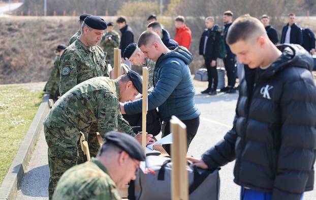 Ministar Anušić i general Kundid na prvom danu TVO-a na Slunju