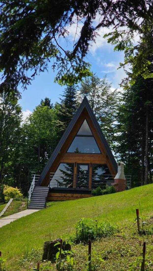 FOTO Gorska bajka u Hrvatskoj: Možete li zamisliti bolje mjesto za zimski bijeg od ljudi i stresa?