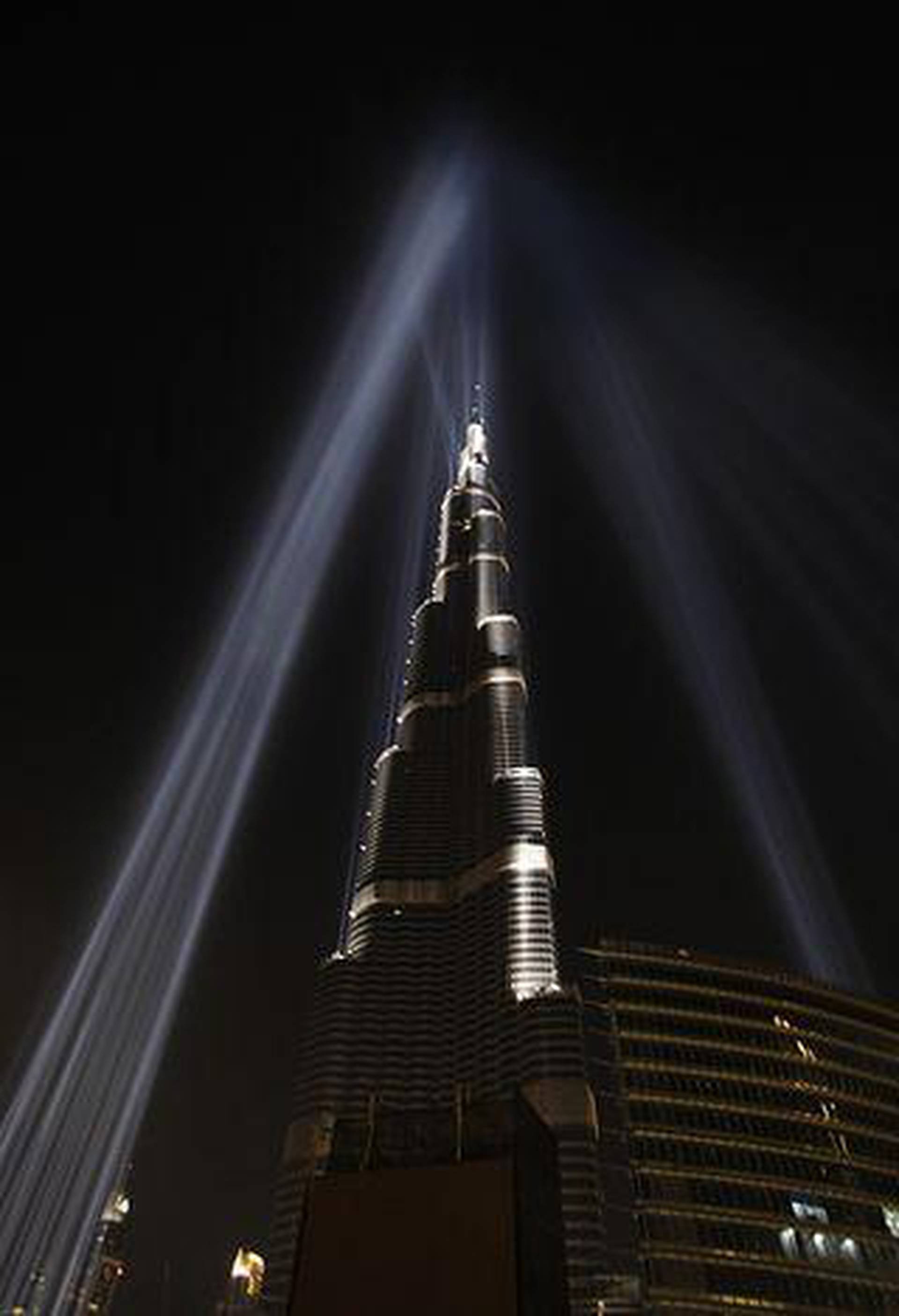 Башня бурдж халифа этажей. Башня Бурдж Халифа. Бурдж Халифа высота. Бурдж Дубай высота. Бурдж Халифа-828.