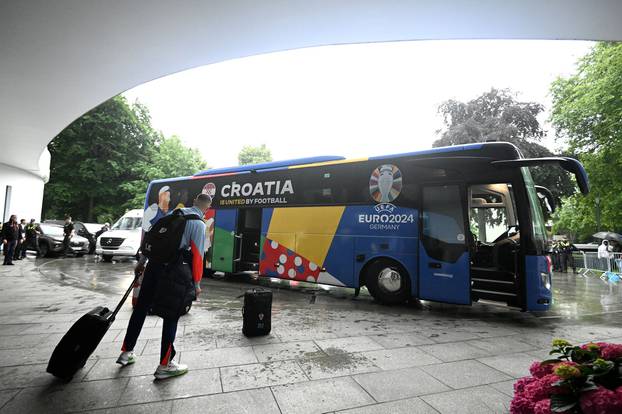 Hrvatski nogometni reprezentativci stigli u hotel u Hamburg