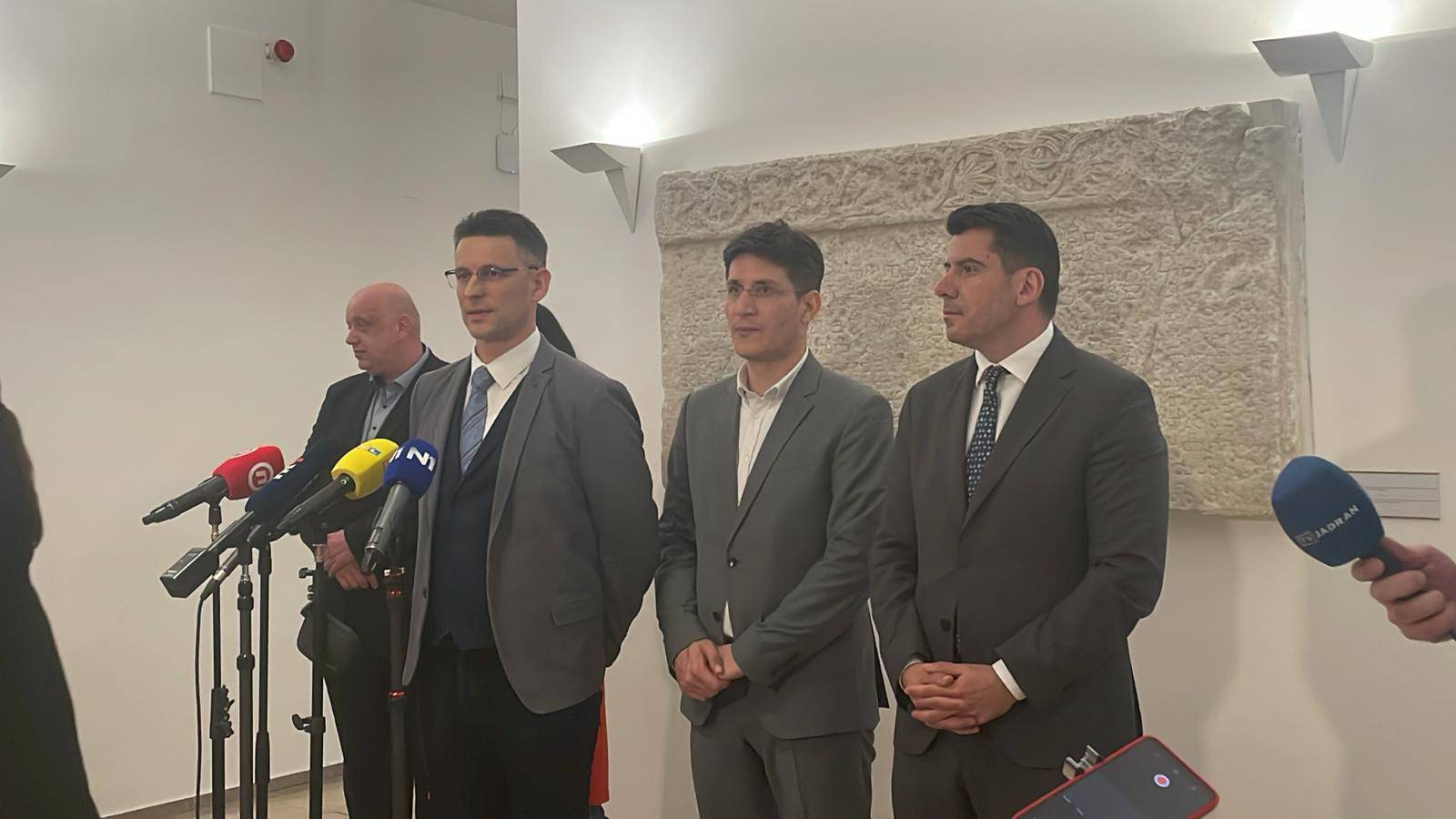 Most zajedno s HSP-om predao kandidacijske liste za EP. Miletić na listi, o Raspudićima će - sutra