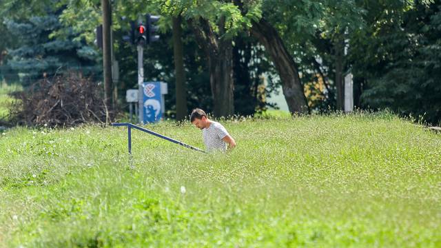 Zagreb: Zapuštene zelene površine po gradu